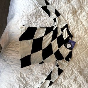 Tyler McGillivary black and white long sleeve top